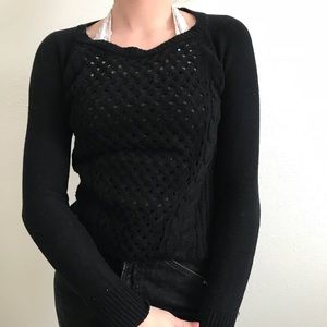BLACK SWEATER